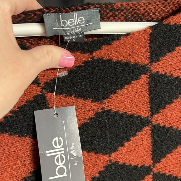 Beautiful Black & Rust Diamond Patterned Sweater - Picture 3 of 6